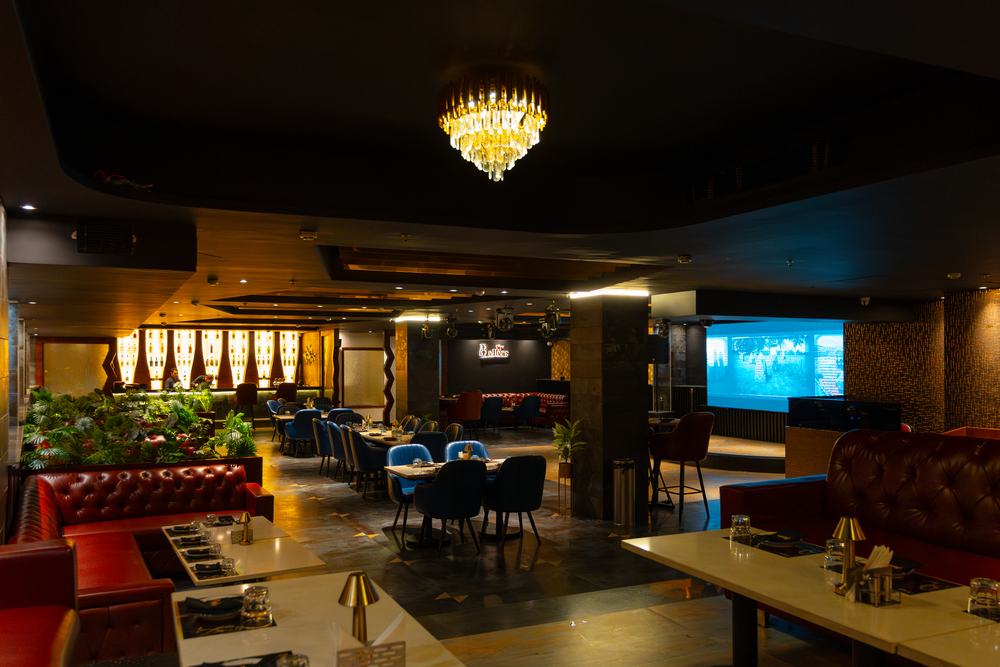 Bellers from the entrance, banquettes and bar beyond