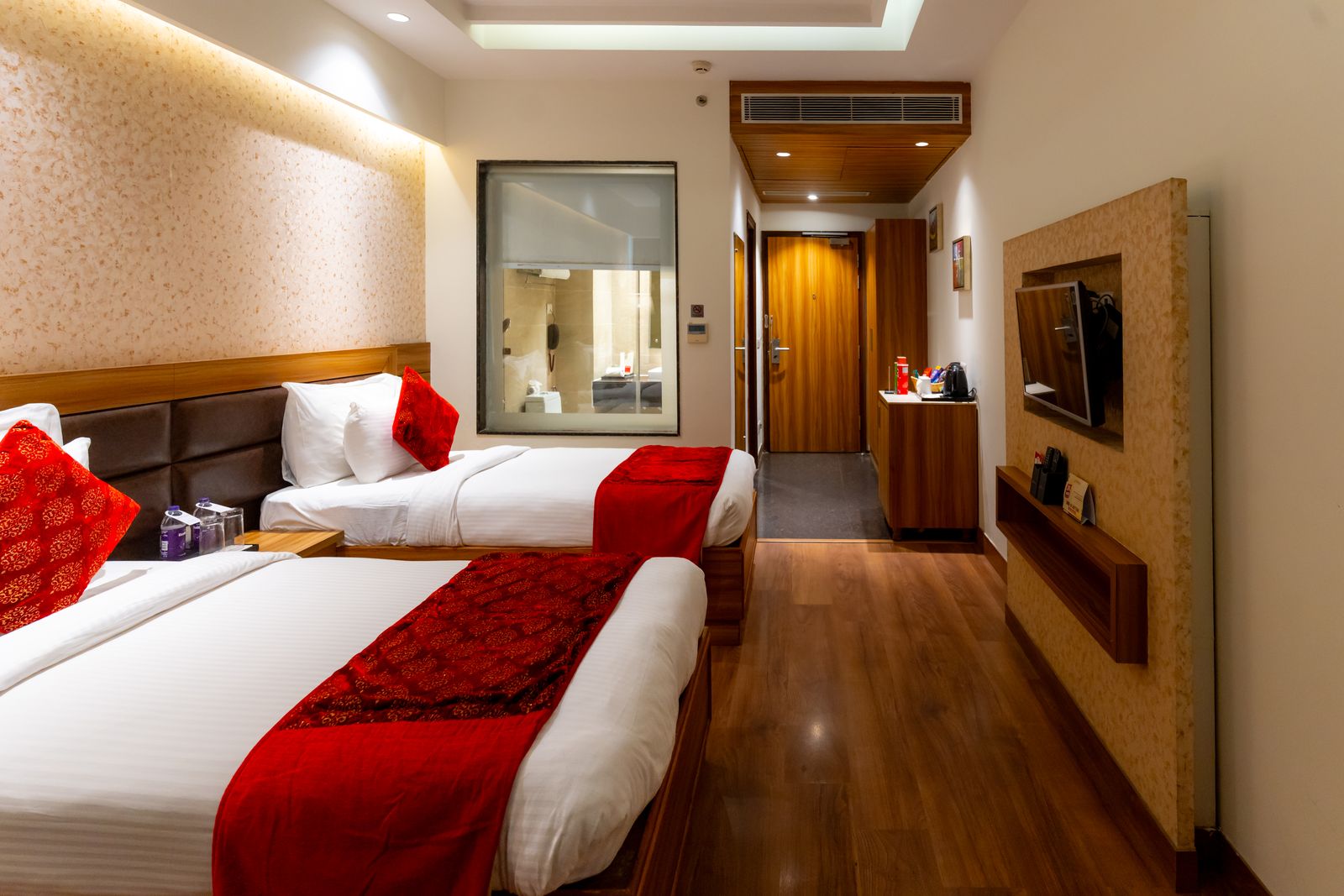 Twin Room: Looking back towards the entrance and mirror